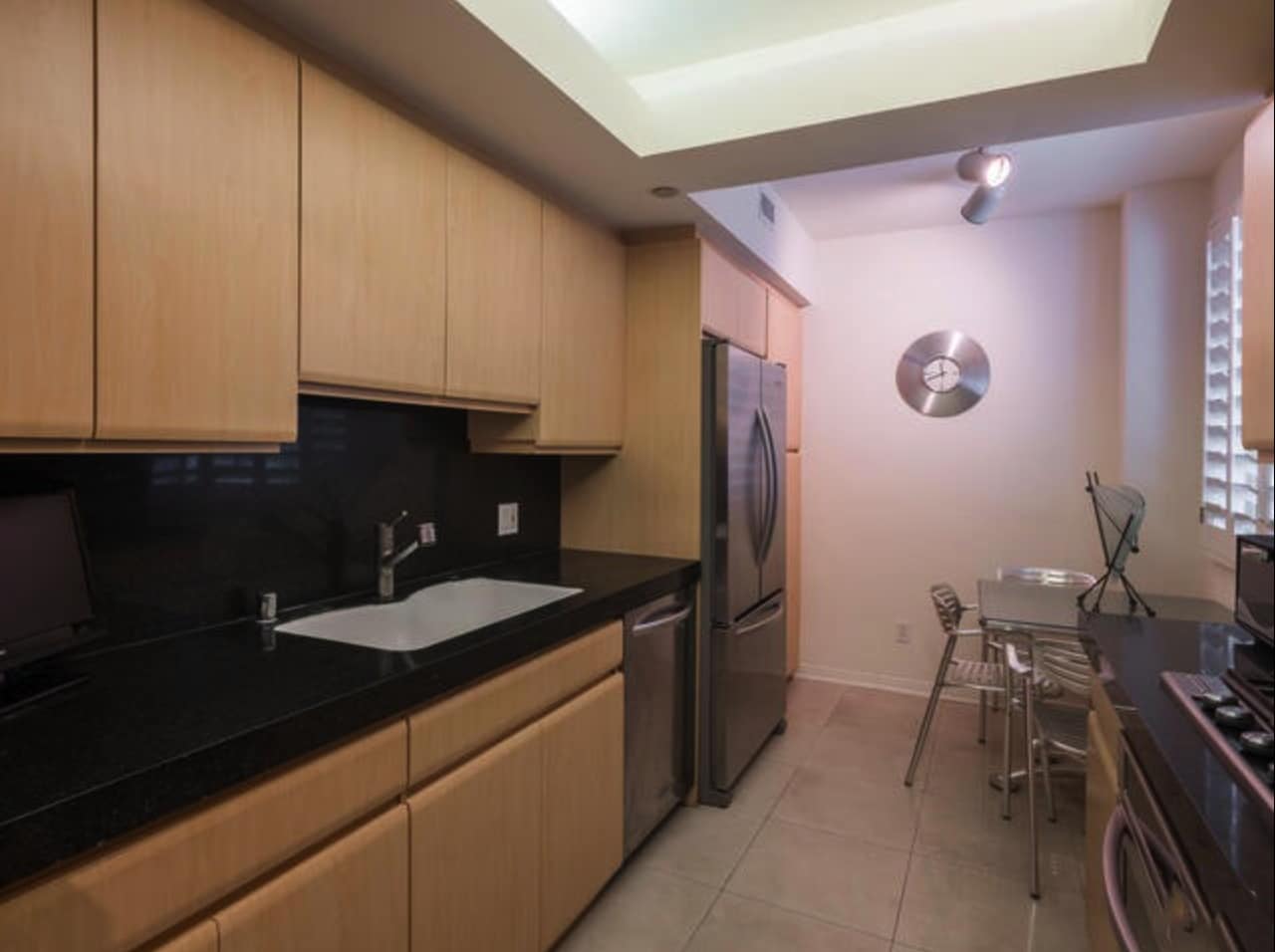 Kitchen - Refrigerator - 171 N Church Ln