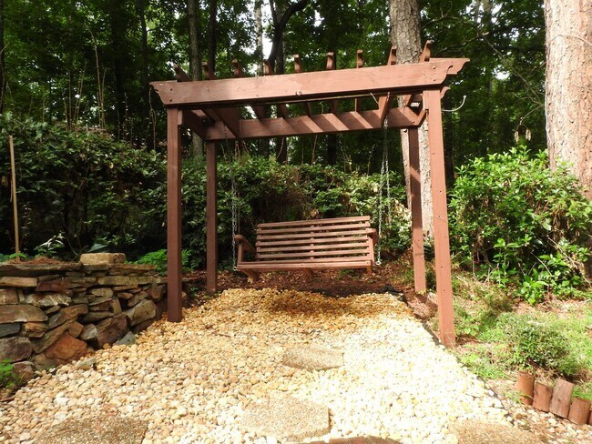 Building Photo - 804 Tulip Poplar Dr