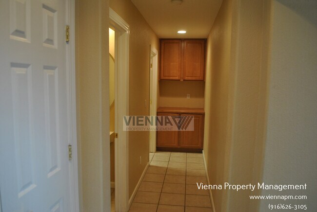 Building Photo - Beautiful 4 Bedroom + Study in Desirable N...