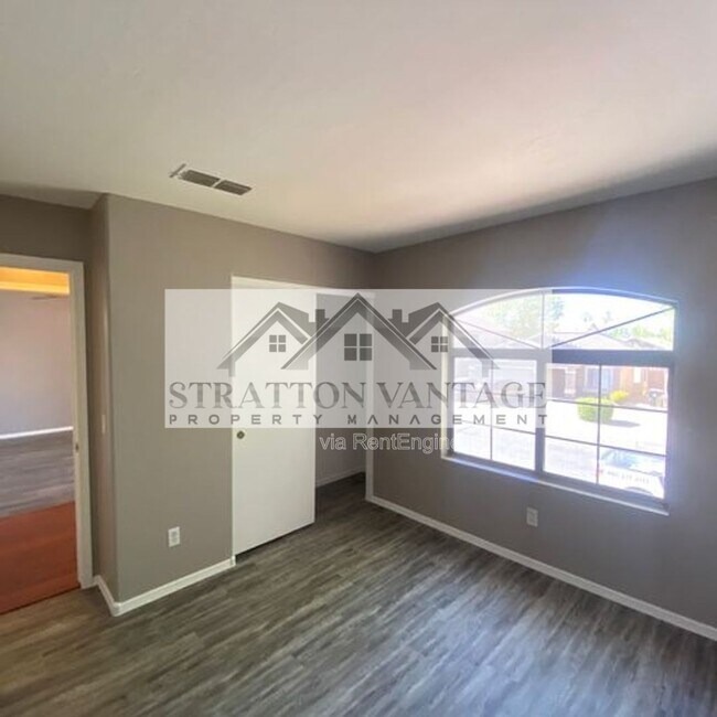 Building Photo - 10646 W Alvarado Rd