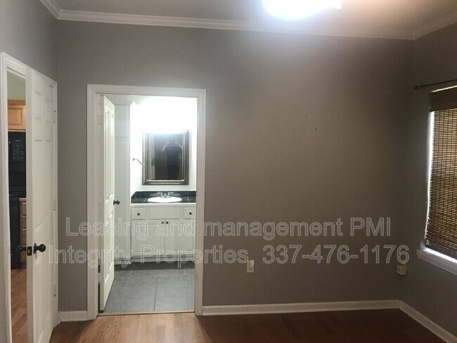 Building Photo - 612 S Kenilworth Pkwy