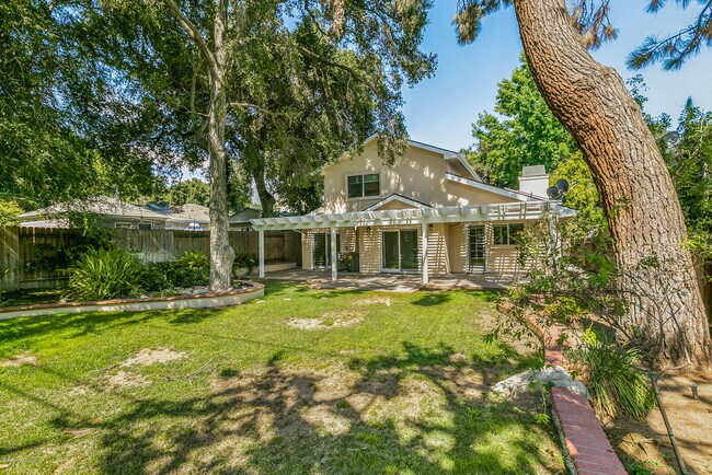 Building Photo - 4365 Bel Air Dr