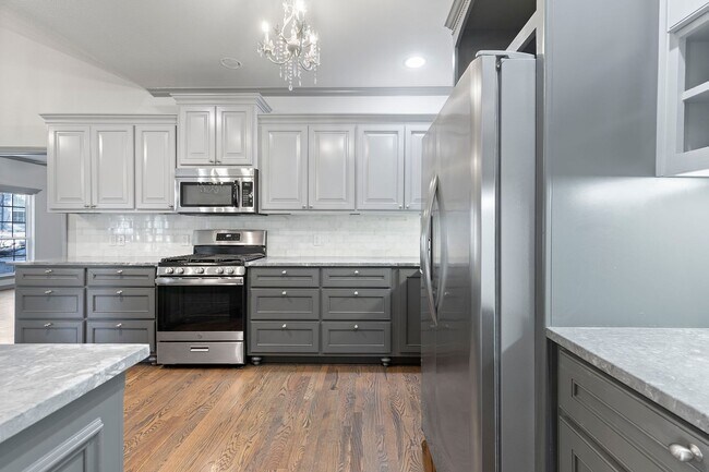 Building Photo - Luxury Living in a Gated Community