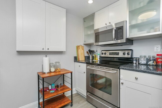 Building Photo - 127 Greyrock Pl