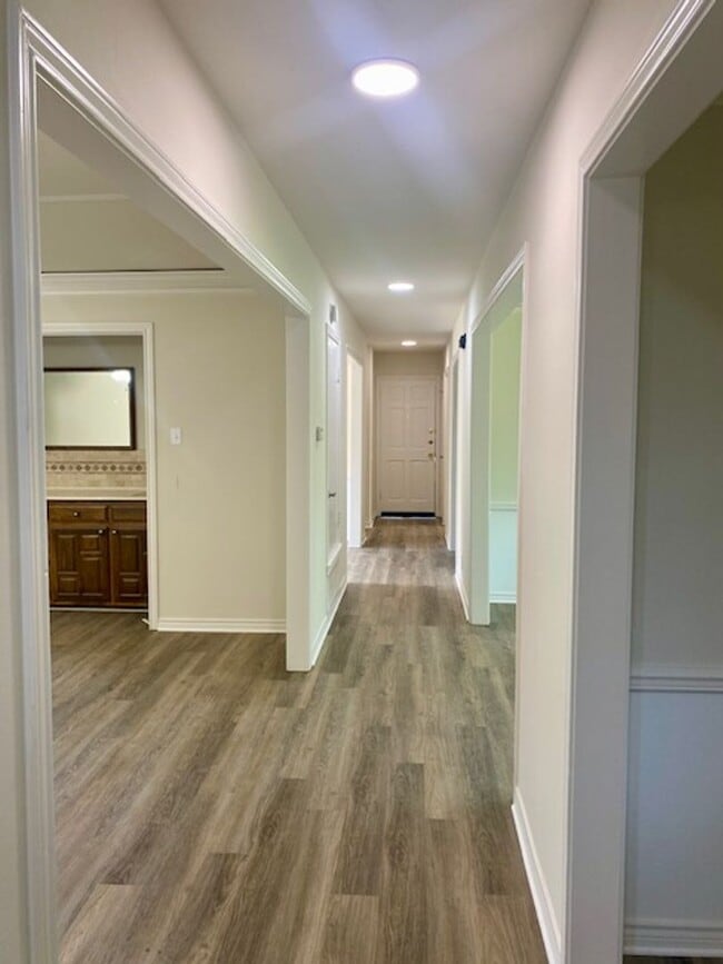 Building Photo - Cambridge Garden Home