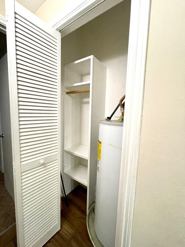 Building Photo - 3740 Thistlemont Dr