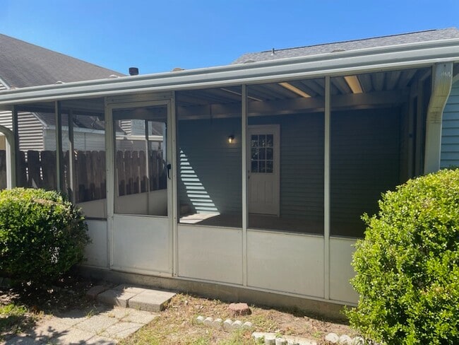 Building Photo - 1723 James Buchanan Dr