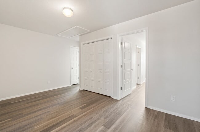 Building Photo - Pre-Leasing Now! Make This Charming 3-Bedroom, 2.5-Bath Home in Farmington Yours!