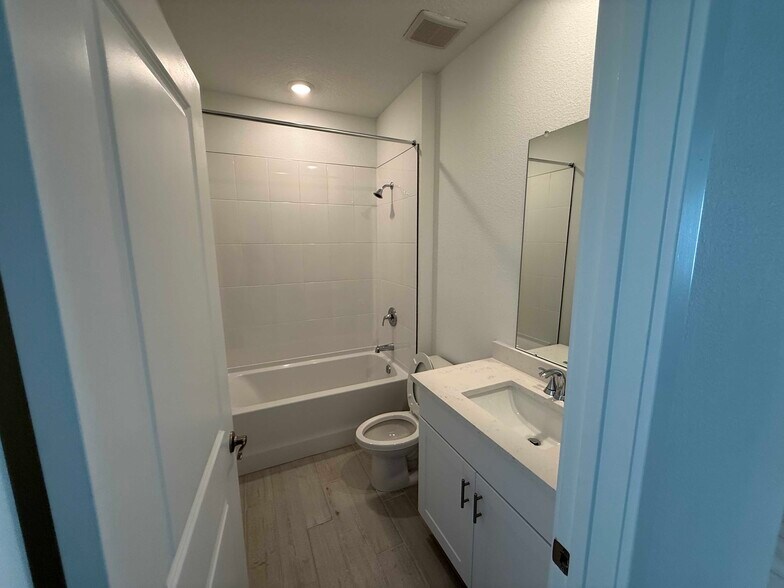 Building Photo - 74 Tequesta Ct