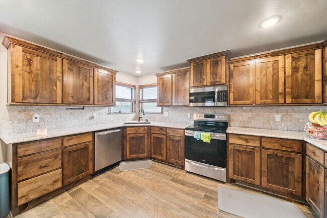 Building Photo - 1138 Jones Ave