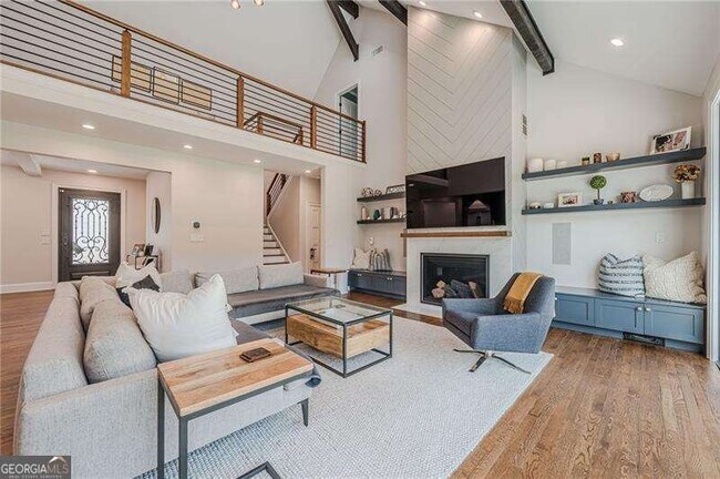 Building Photo - 4562 Columns Dr SE