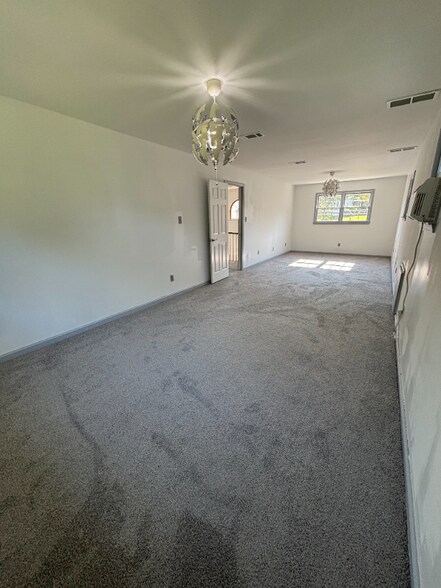 Building Photo - 2068 Lakewood Cir SW