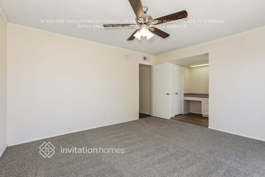 Building Photo - 726 W Laguna Azul Ave