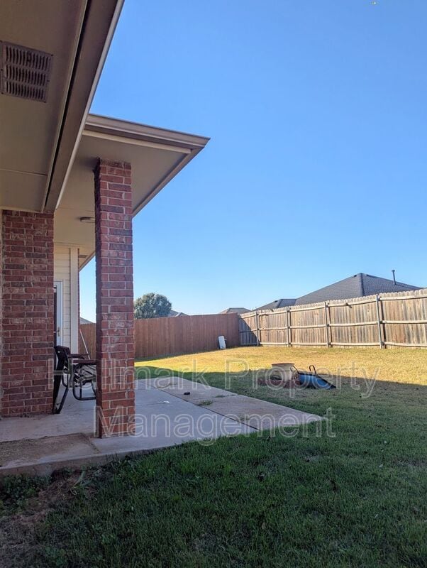 Building Photo - 2705 SE 92nd Cir