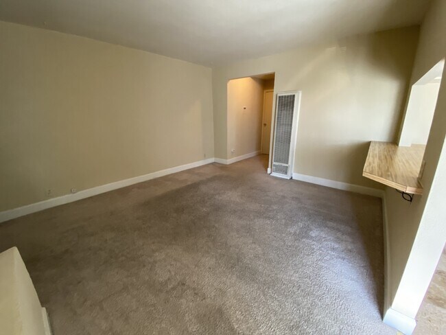 Building Photo - 1054 Stuart St