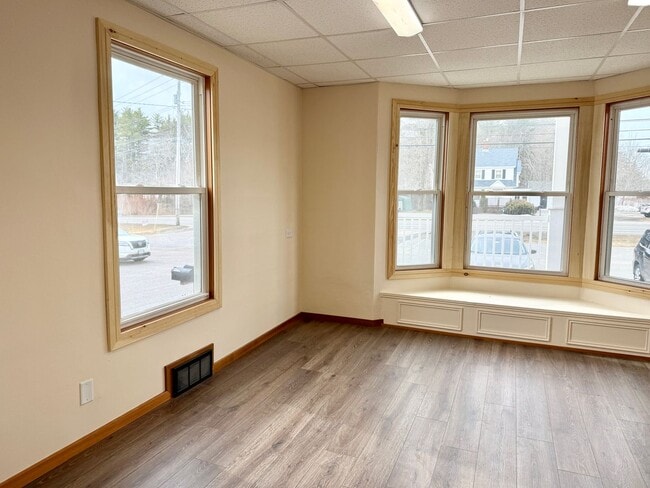 Building Photo - Well maintained inside and out