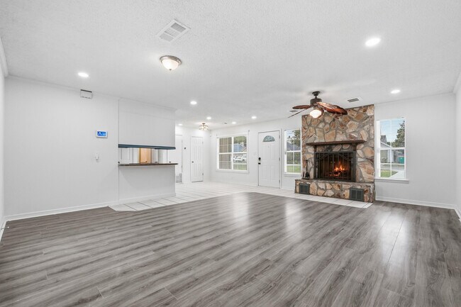 Building Photo - 32 Cascabellas St