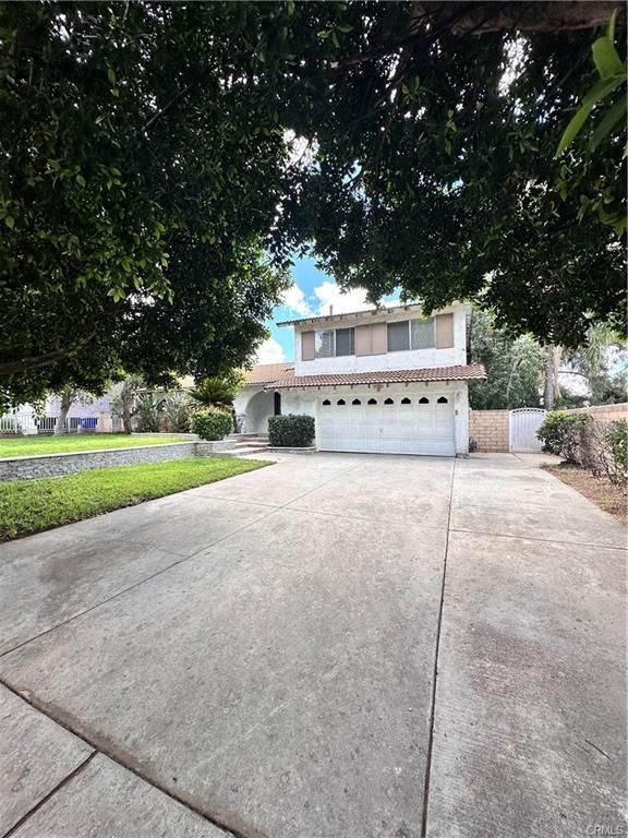 Building Photo - 2415 Mercedes Ave