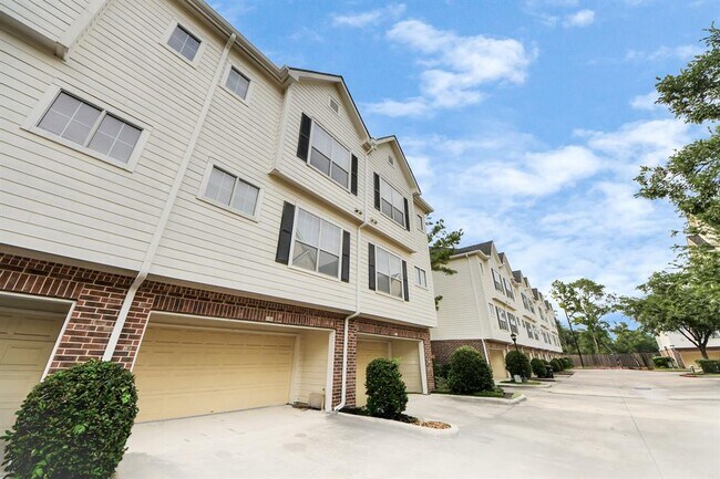 Building Photo - 9200 Westheimer Rd