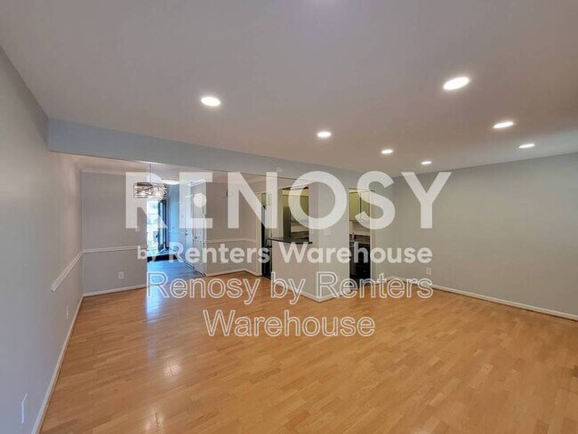 Building Photo - 914 Wildwood Square Ct