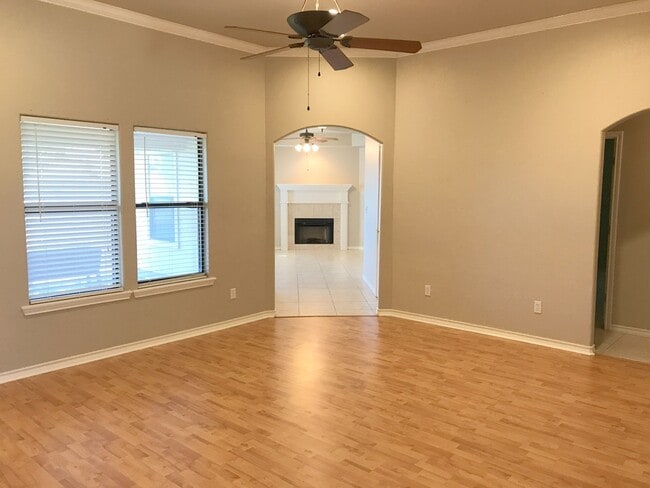 Building Photo - 15313 Guadalupe River Dr