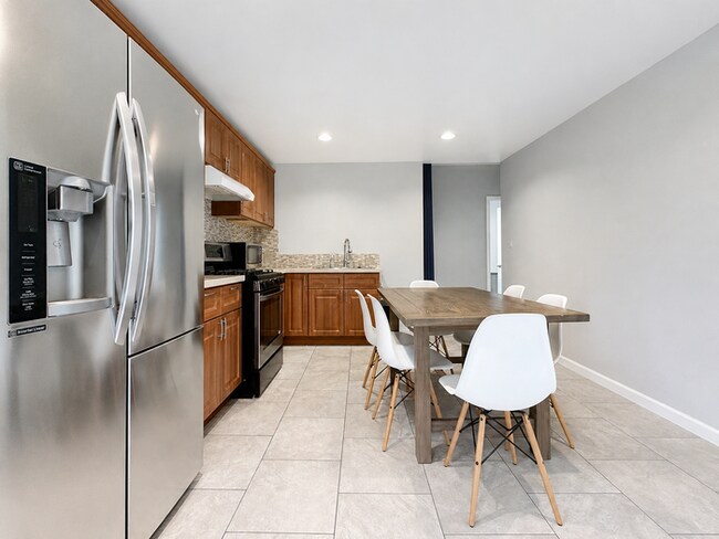 Building Photo - 2818 Normandie Ave
