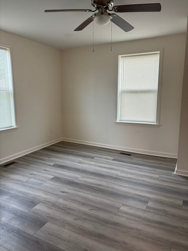 Building Photo - 2520