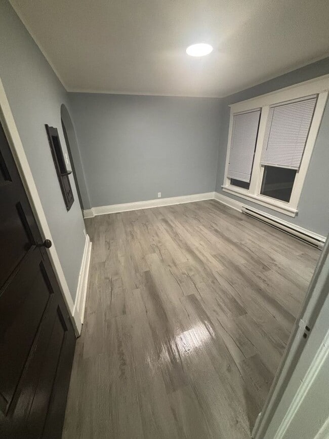 Building Photo - 516 W Third st