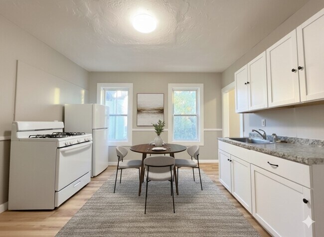 Building Photo - 16 1/2 Winslow St