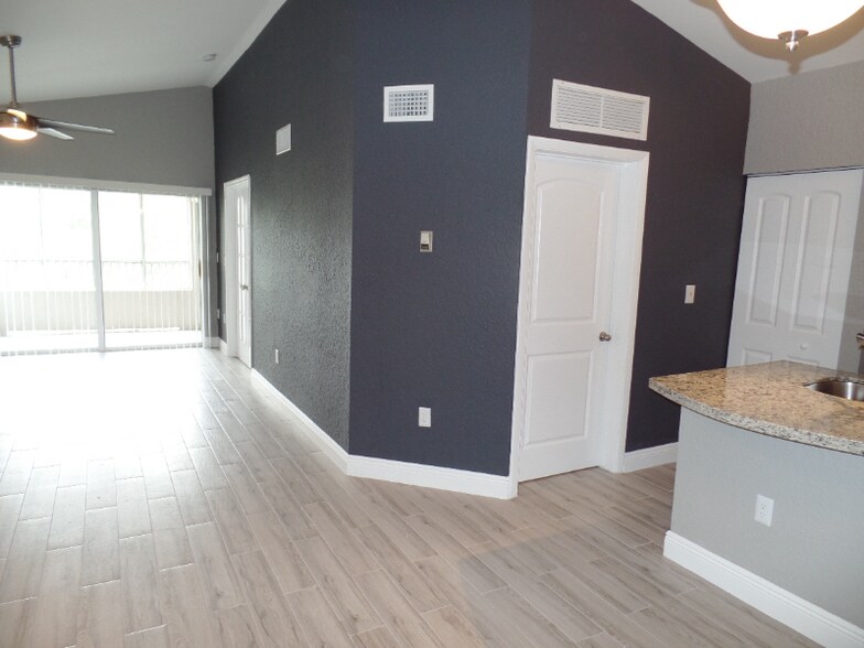 Building Photo - 2803 N Oakland Forest Dr