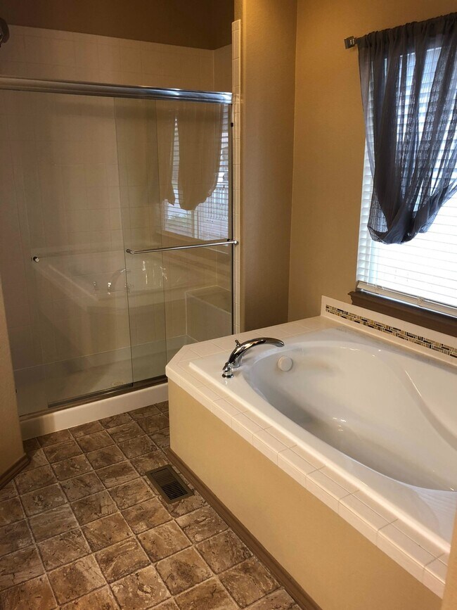 Building Photo - Ranch Style 4 Bedroom Home in Cordera...sh...