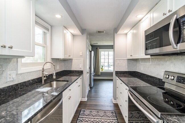 Building Photo - 24 Homeward Ln