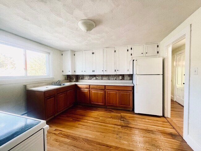 Building Photo - 577 Highland Ave