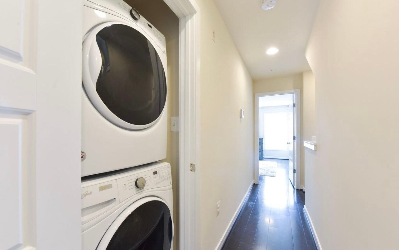 Building Photo - 12611 Macaulay St