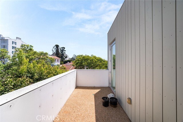 Building Photo - 1351 Havenhurst Dr