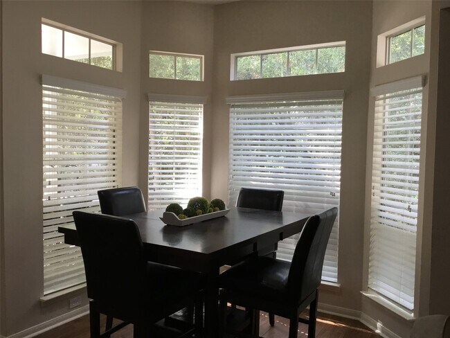 Building Photo - 3 N Spiral Vine Cir