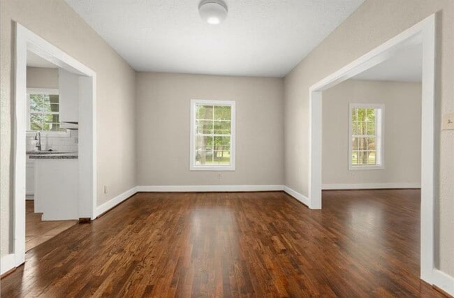 Building Photo - 304 Delmar St