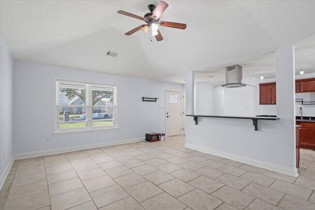 Building Photo - 15116 Rosewood St