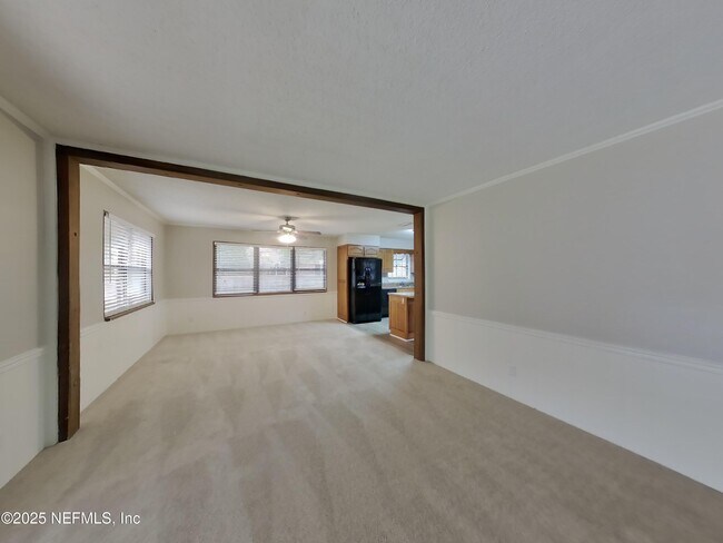 Building Photo - 8588 Lamanto Ave N