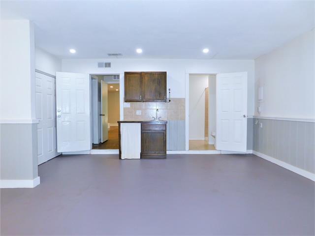 Building Photo - 2027 Bowling Green St