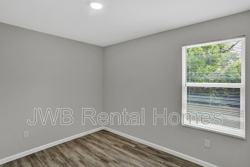 Building Photo - 2134 Clemente Dr