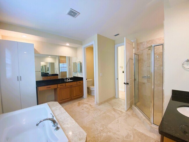 Building Photo - 50 Via Poinciana Ln