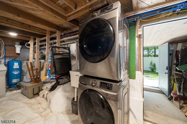 Building Photo - 30 Onteora Rd