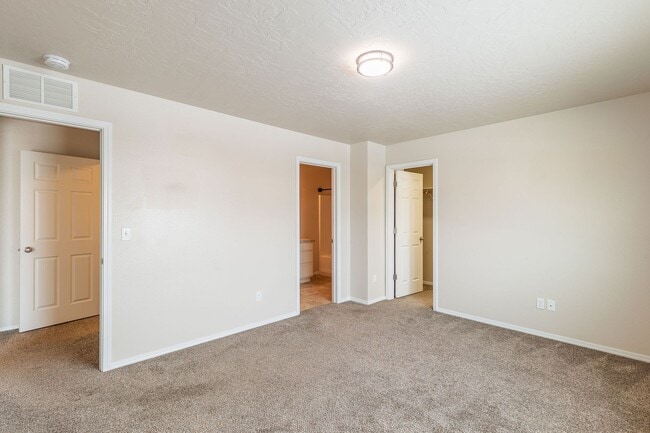 Building Photo - 3 bed 2 bath home