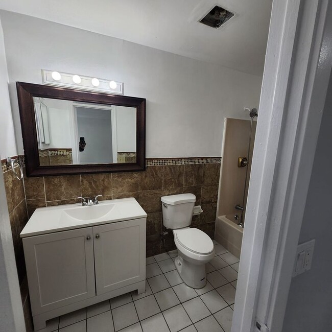 Building Photo - 948 SW 49th Terrace