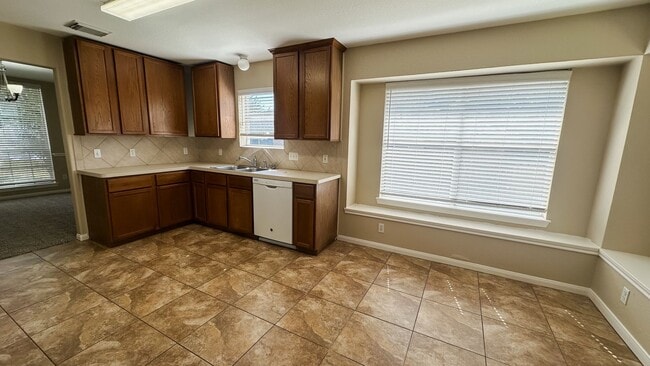 Building Photo - Charming 3-Bedroom Home Just Minutes from ...