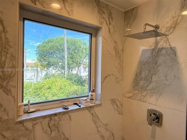 Building Photo - 6420 NW 109th Ave