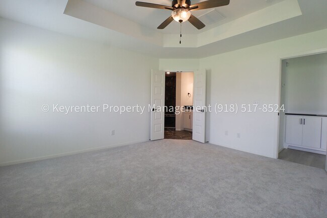 Building Photo - 2908 S Redwood Ave