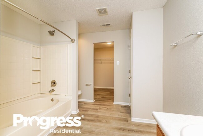 Building Photo - 5644 W Littleton Dr