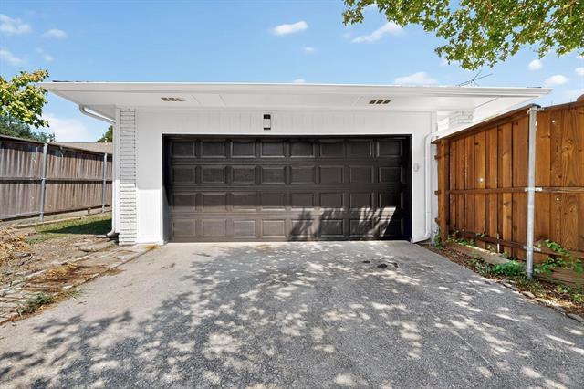 Building Photo - 7116 Town Bluff Dr